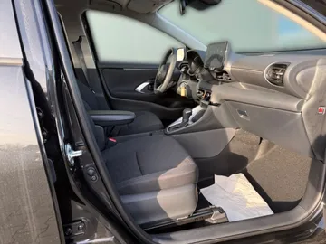 Car image 15