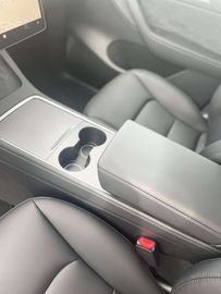 Car image 33