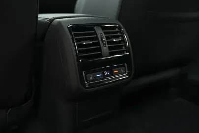 Car image 40