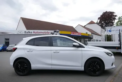 Car image 4