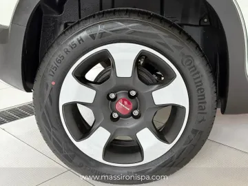 Car image 17