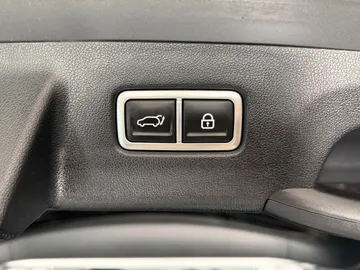 Car image 32