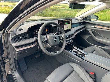 Car image 30