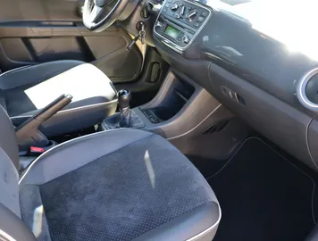 Car image 17