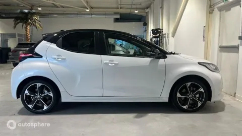 Car image 3