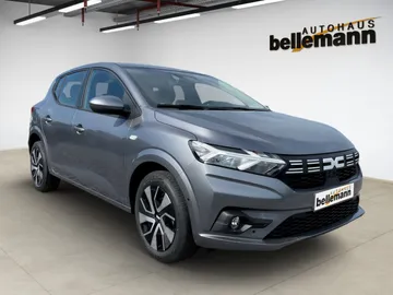 Car image 4
