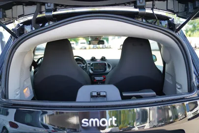 Car image 30