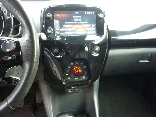 Toyota Aygo X 53 kW image number 8