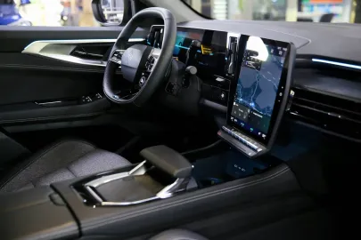 Car image 15