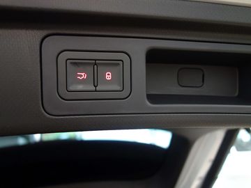 Car image 37