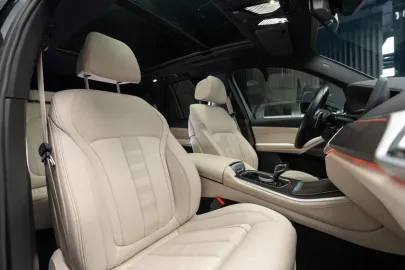 Car image 40
