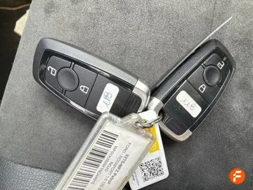 Car image 26