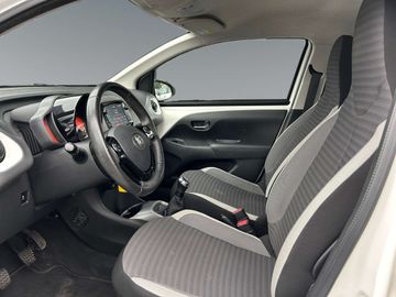 Car image 10