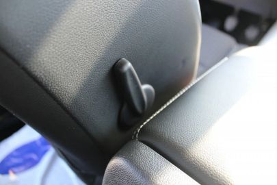 Car image 37