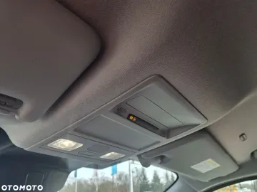Car image 32