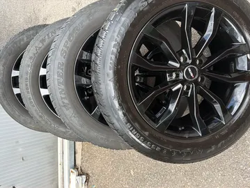 Car image 30