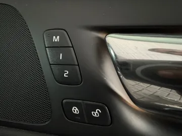 Car image 34