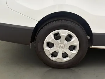 Car image 34