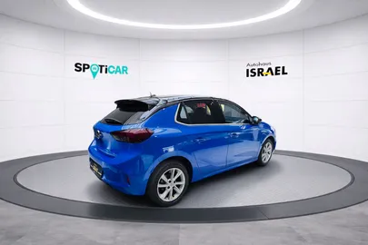 Car image 4