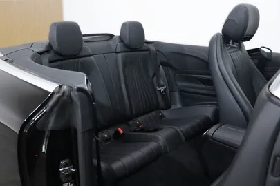 Car image 32