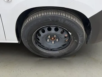 Car image 33