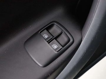 Car image 33