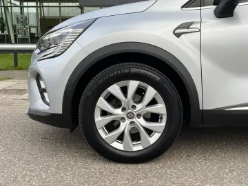 Car image 29