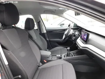 Car image 26