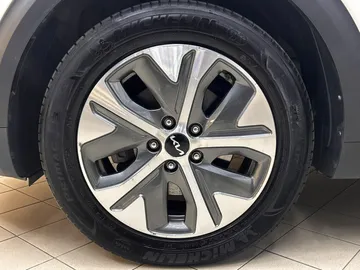 Car image 28