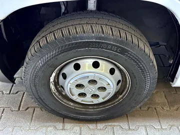 Car image 46