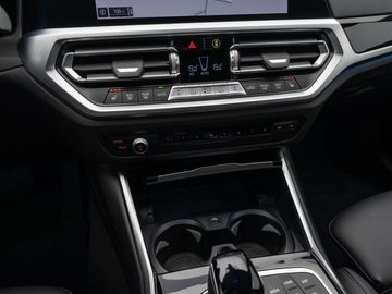 Car image 32