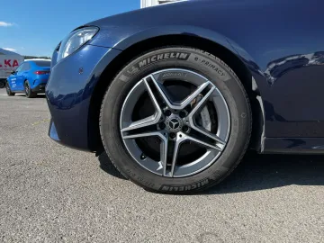 Car image 34