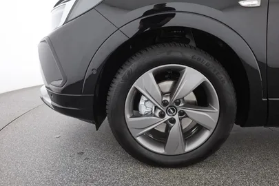Car image 30