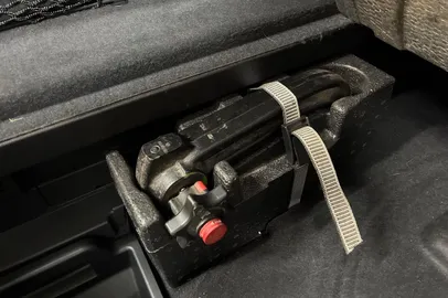 Car image 35
