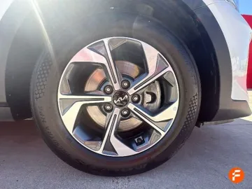 Car image 19