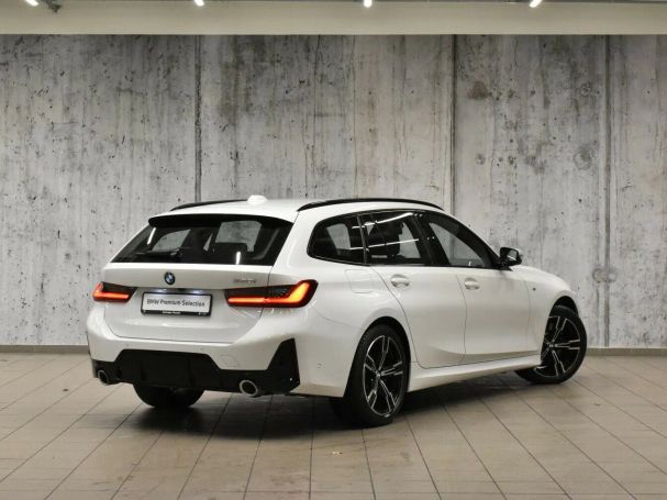 BMW 330i Touring M 180 kW image number 2