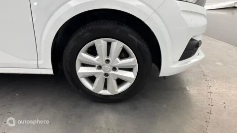 Car image 20