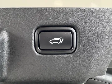Car image 32