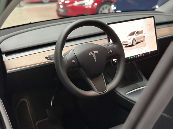 Tesla Model Y Long Range AWD 254 kW image number 9