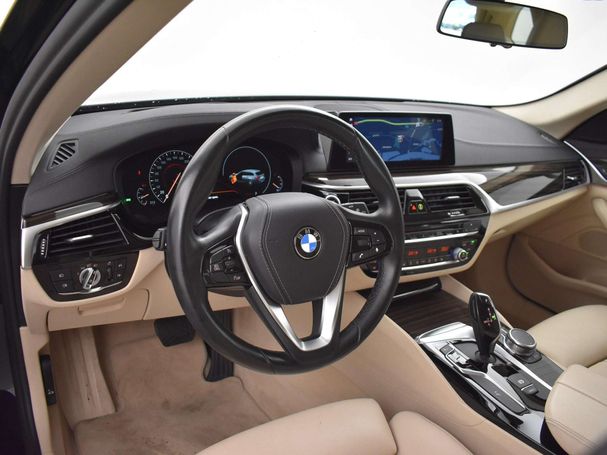 BMW 520i Touring Luxury Line 135 kW image number 12