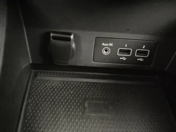 Car image 32