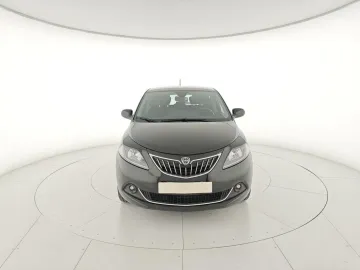 Car image 17