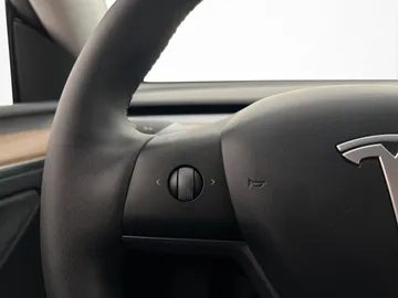 Car image 34