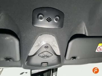 Car image 32