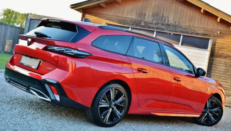 Car image 4