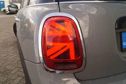 Car image 28