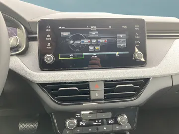Car image 24