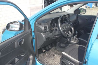 Car image 12