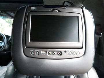 Car image 32