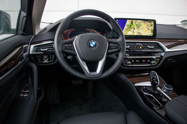 BMW 520i 135 kW image number 12